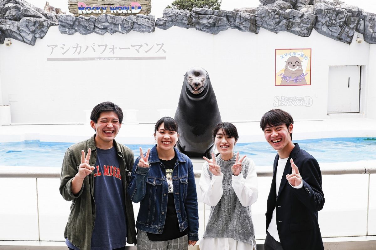 笑うアシカと記念写真（ロッキースタジアム）1組（最大5名）:1,500円
