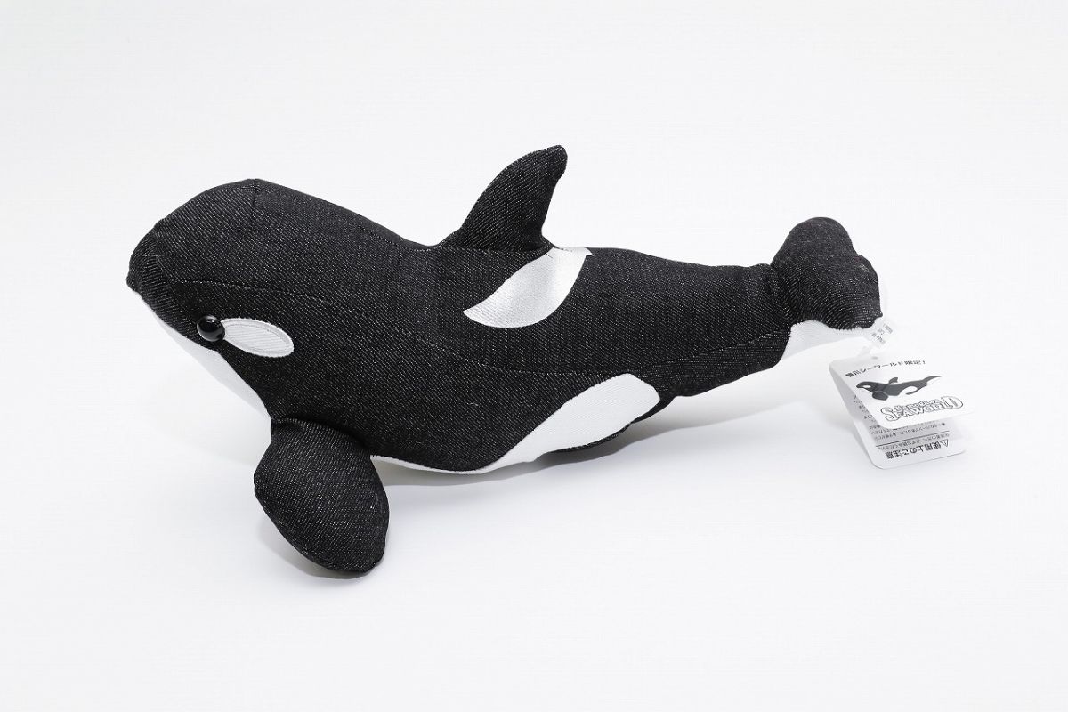 デニムシャチぬいぐるみ　2,820円