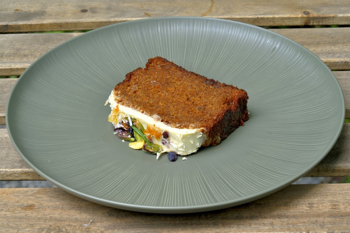 本日のケーキ880円。この日はキャロットケーキ