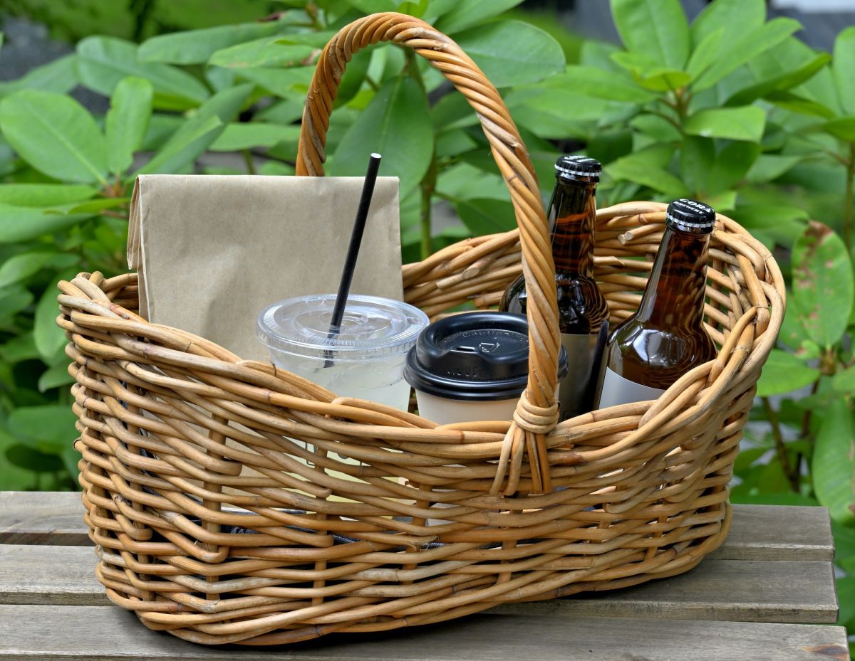 バスケットを借りて園内の好きな場所で味わえる