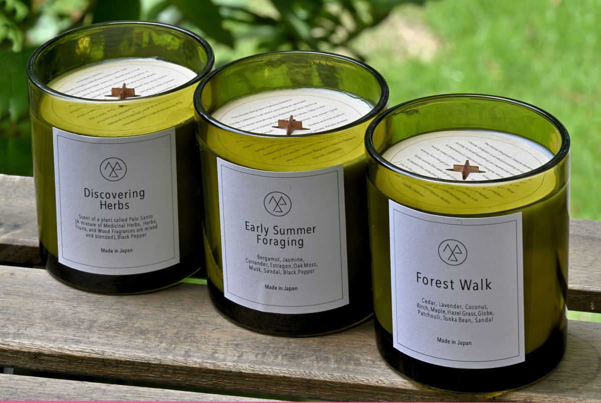キャンドル各8250円。森林、花、ハーブの3種の香り