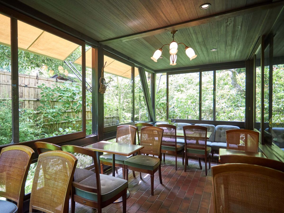 サンルームは床がレンガになっていてオシャレ♪