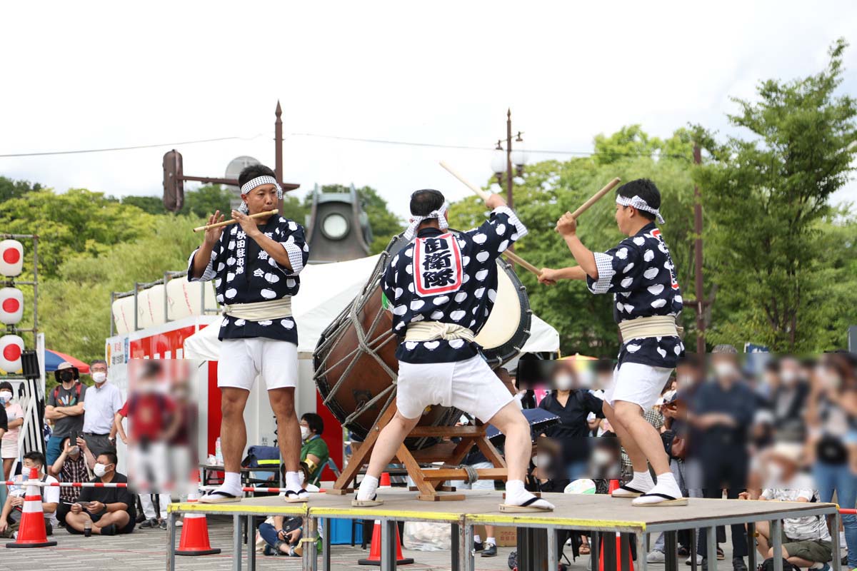 竿燈囃子が会場を盛り上げる