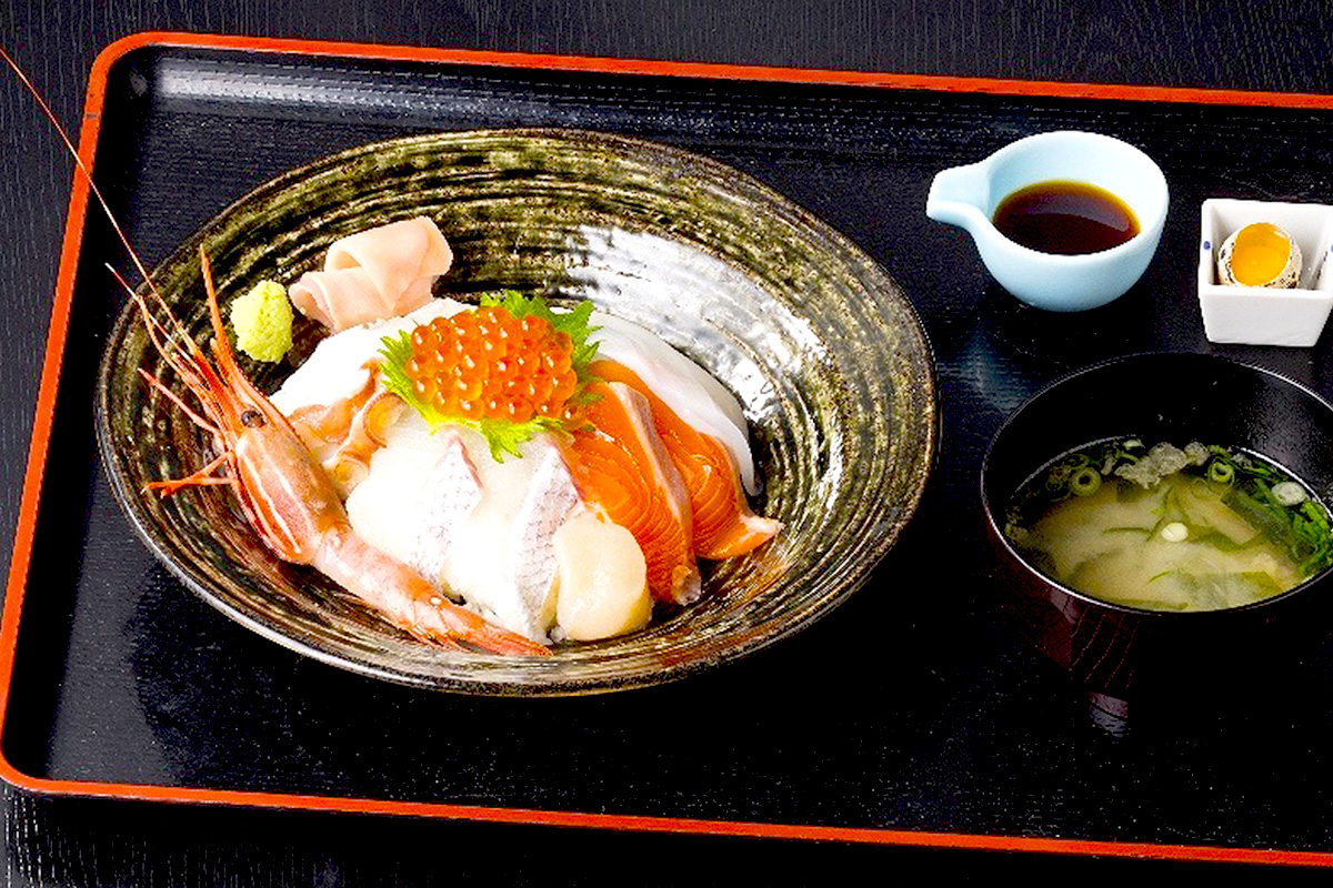 海鮮丼　1500円