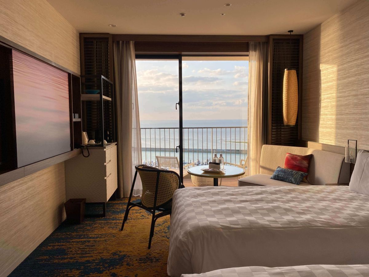 夕日が差し込むお部屋