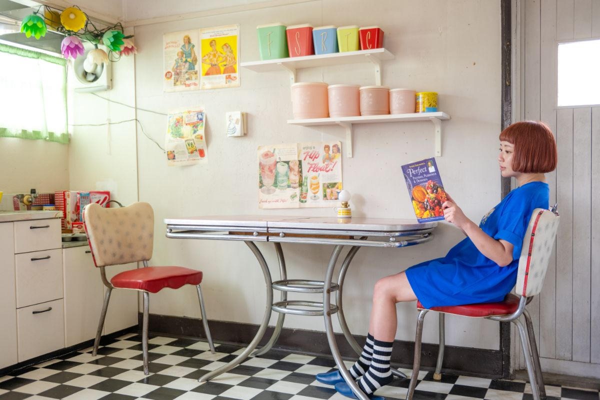 「か、かわいすぎる…！！！ブロックチェックの床たまらん…！！！」 「こんな感じでクッキーとか焼いたりしたのかな〜」