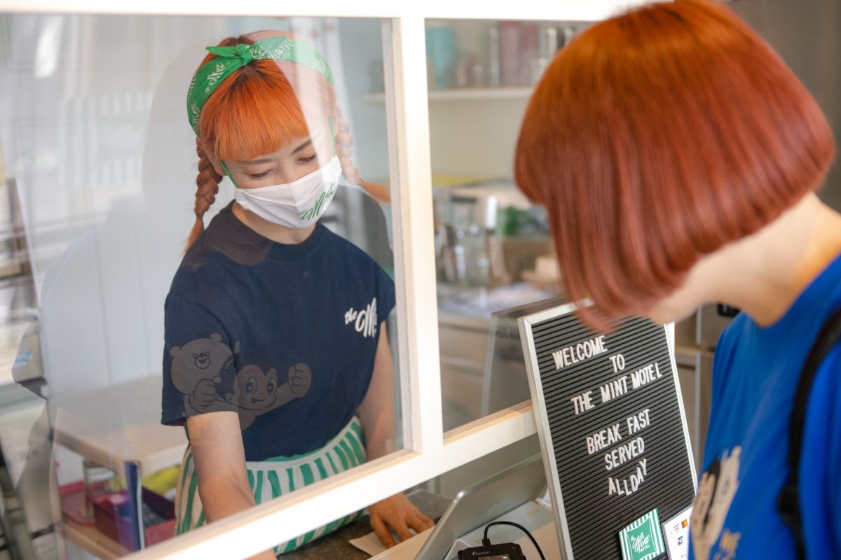 「ちょっと待って店員さんもかわいい！絵本から出てきたんですか！？」