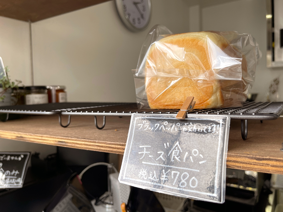 チーズ食パン 780円