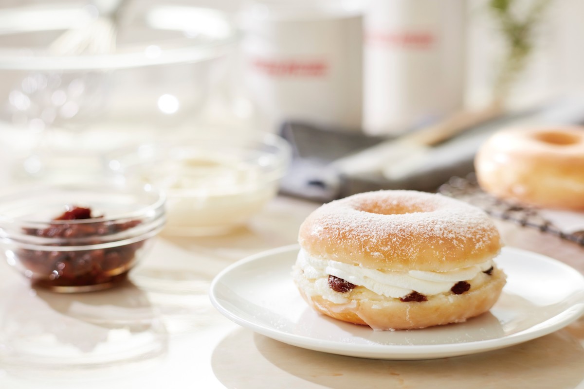 『クリスピー・クリーム・プレミアム 東京 プレミアム バタークリーム　ラムレーズン』