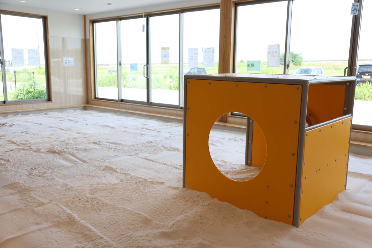 砂場には手洗い・足洗い場も完備されている