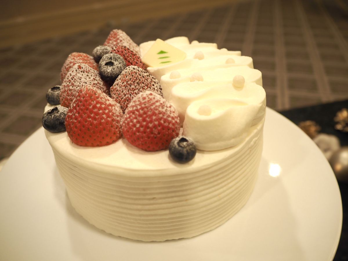 2022クリスマスケーキの予約が始まる！昨年予約開始2時間で完売した大人気ショートケーキなどを実食レポ【ホテル椿山荘東京】