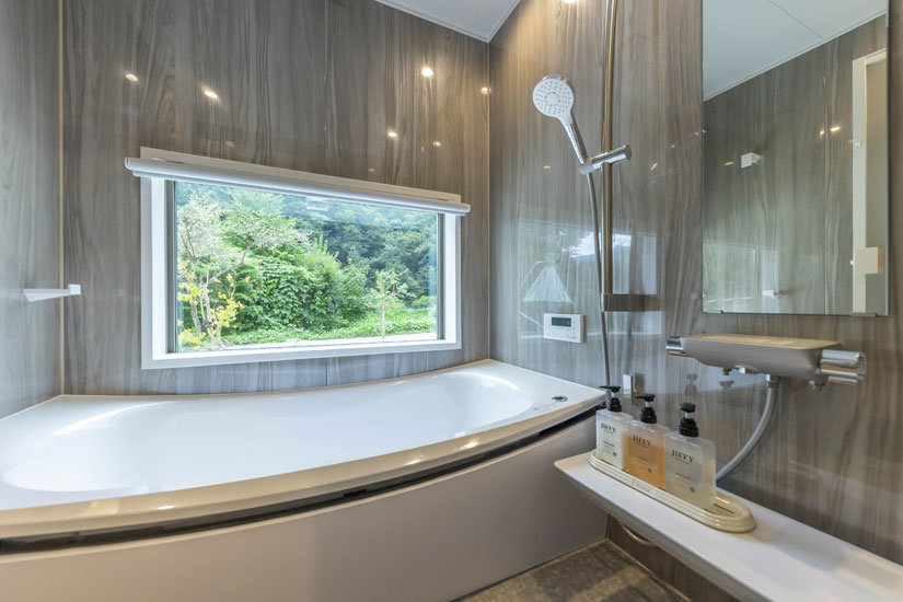 2棟あるラグジュアリードームの1つ。デッキにあるサンラウンジャーから、大空を仰ぎ見るのも格別です