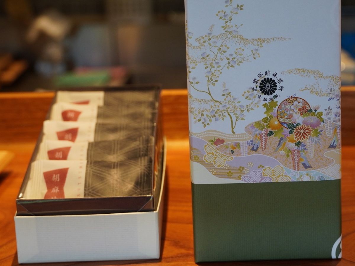 胡麻鼓（単品194円、5個入り1150円）