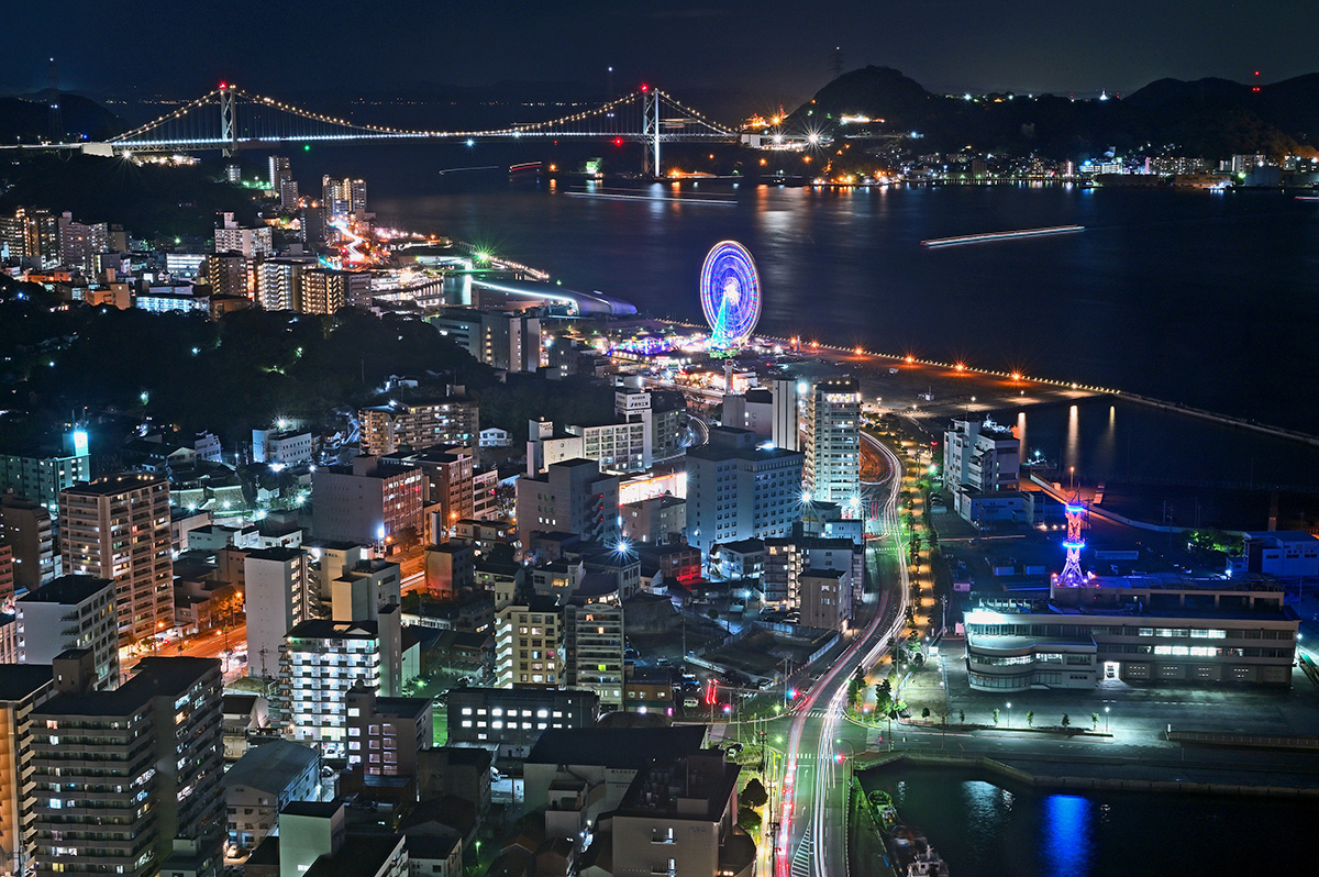 華やかにライトアップされロマンチックな雰囲気に