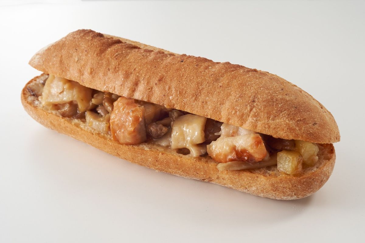 「3種のきのことチキン 石窯フィローネ」530円