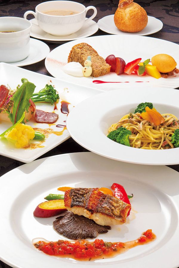 ランチメニューの大山コース 2900円。