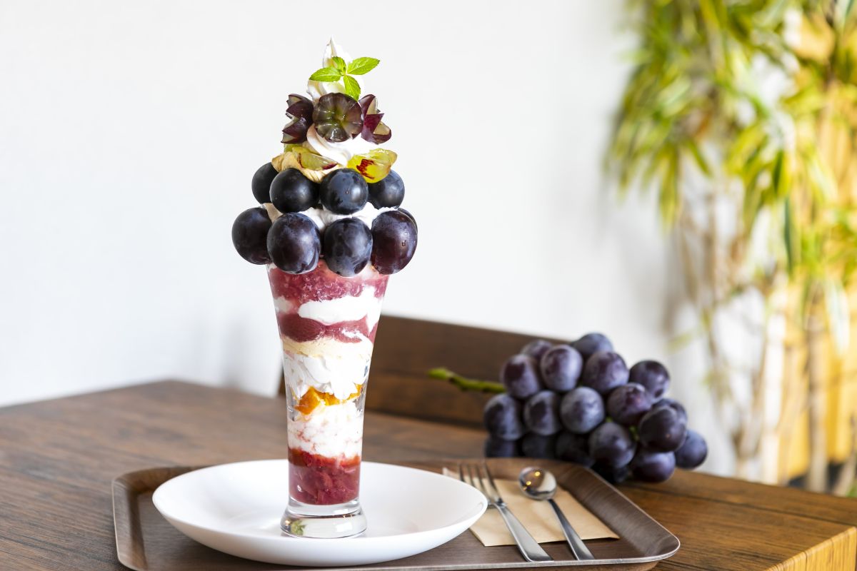 藤稔（ふじみのり）パフェ1800円（大）／1200円（小）