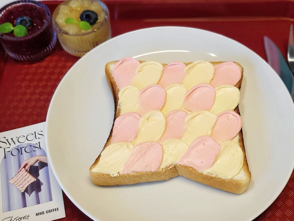 「ウェーブトースト（ピンク）」800円