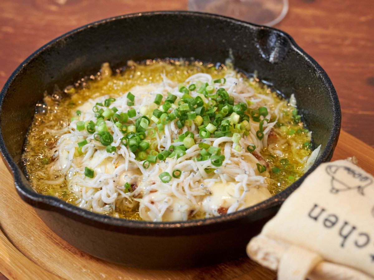 「アヒージョ風 しらすチーズ餃子（10個）」1060円 