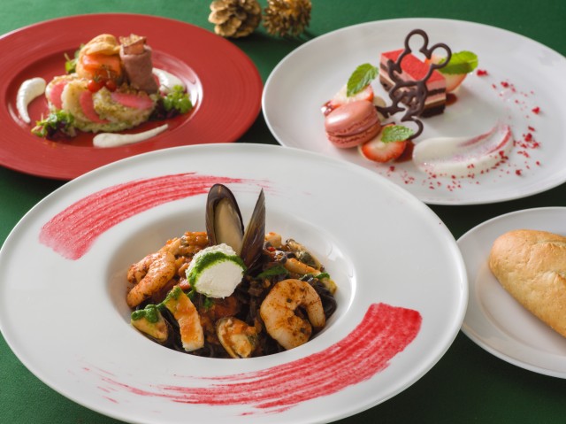 スペシャルセット 3600 円　提供店舗：東京ディズニーランド「イーストサイド・カフェ」