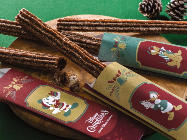 チョコレートチュロス 500 円 提供店舗：東京ディズニーランド「キャンプ・ウッドチャック・キッチン」 、 東京ディズニーシー「ハドソンリバー・ハーベスト」ほか