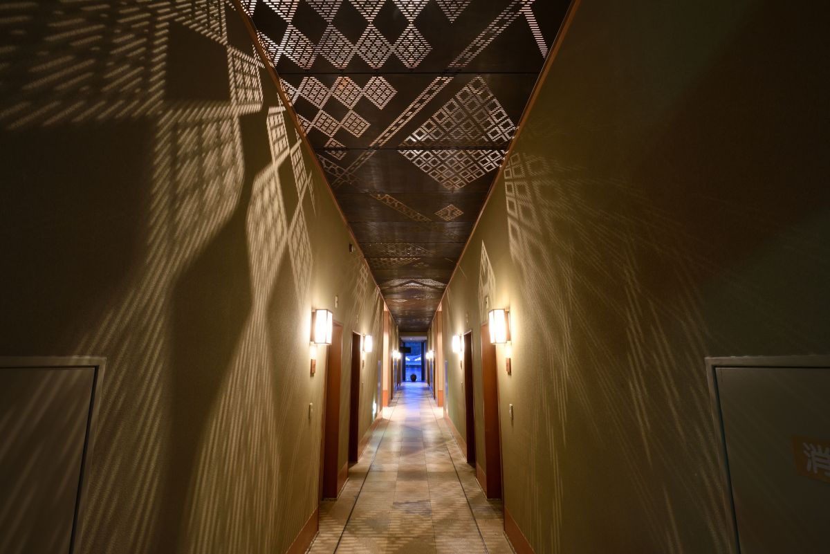 美しい廊下「木漏れ日Kogin」」