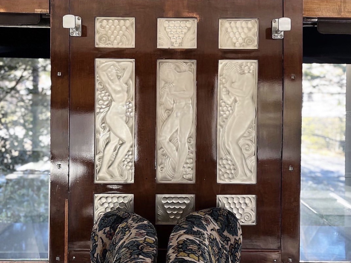 ラリックのガラスレリーフ