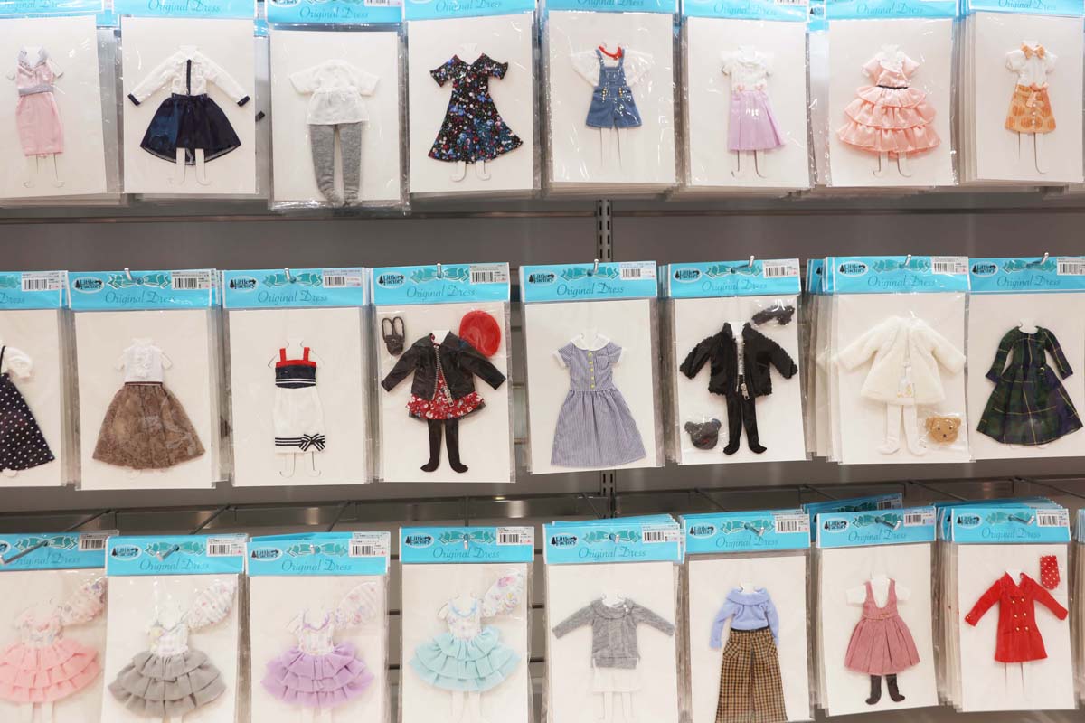 着せ替えを楽しめるドレスは1540円～