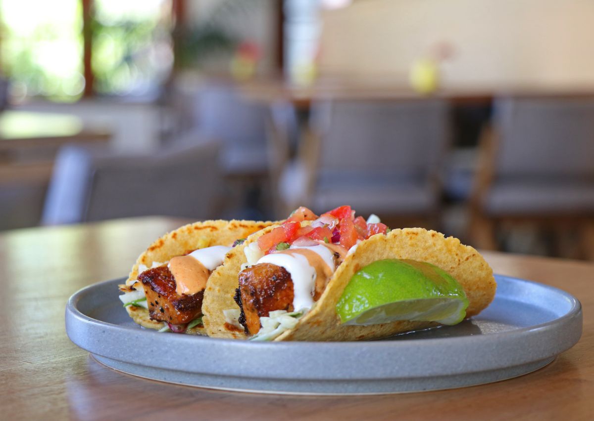 「ブラッケンド・マヒマヒ・タコス」$12