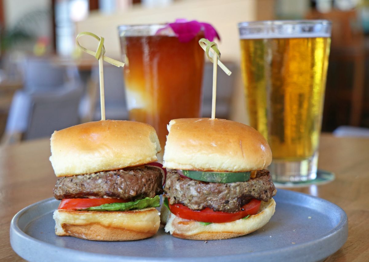 「チーズバーガー・スライダーズ」$12