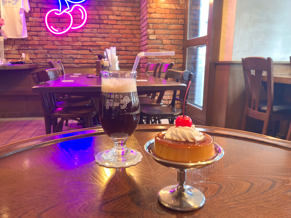 左から、「ニトロコーヒー」600円、「昭和プリン」640円