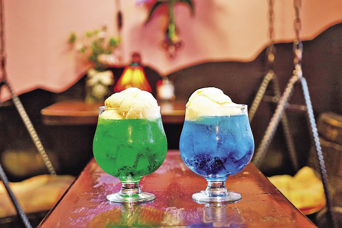 「ブルーハワイクリームソーダ」600円