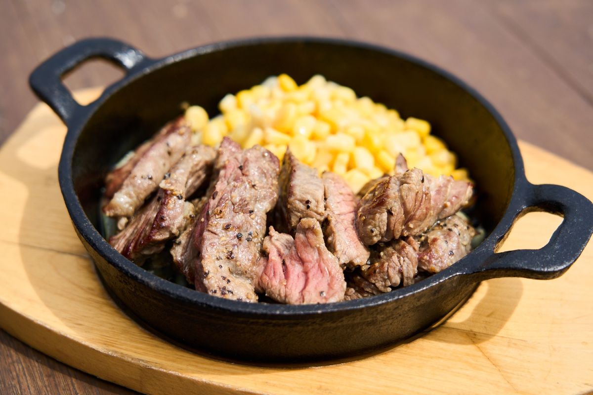 「リブロースステーキ」300g 2890円／600g 5780円