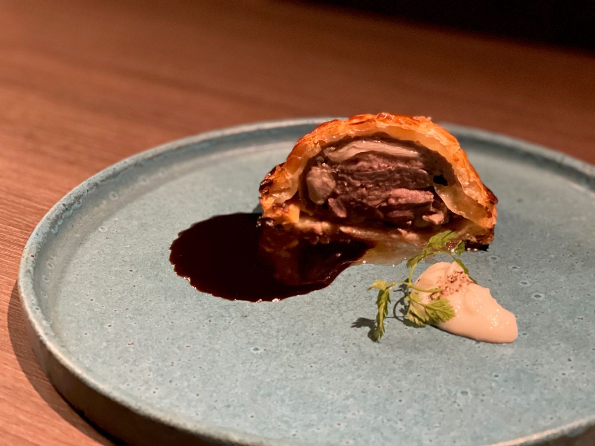 レバー、しびれ、ももなどラムづくしのパイ