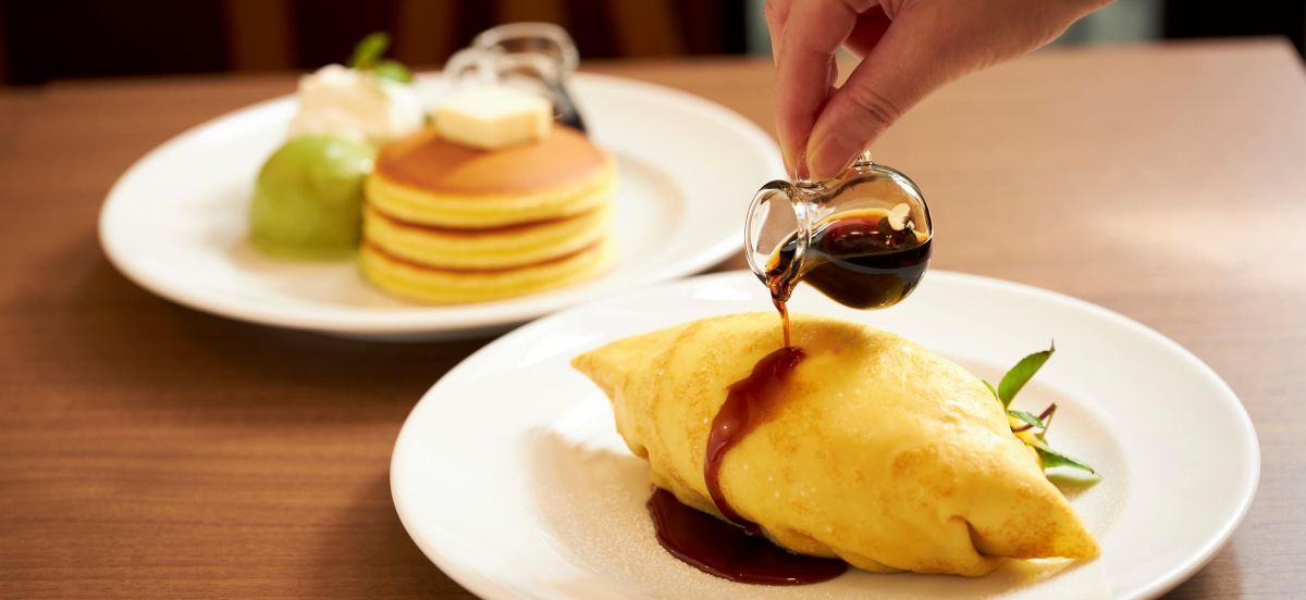 小町通り「鎌倉ほっとけーき」へ！黒いメープルで食べるホットケーキのオムレツ