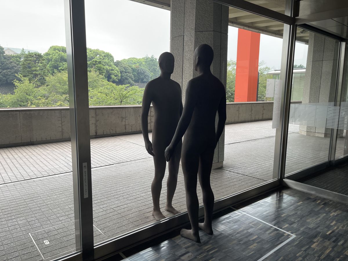 アントニー・ゴームリー《反映／思索》2001年