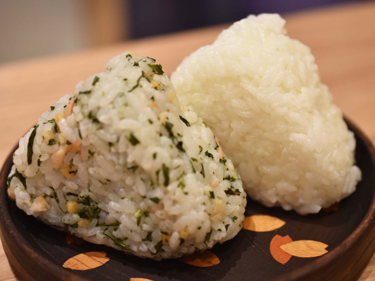 （左から）鮭茶漬け 230円、塩 200円