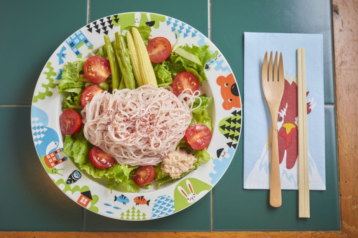 北欧カラーのサラダそうめん 800円