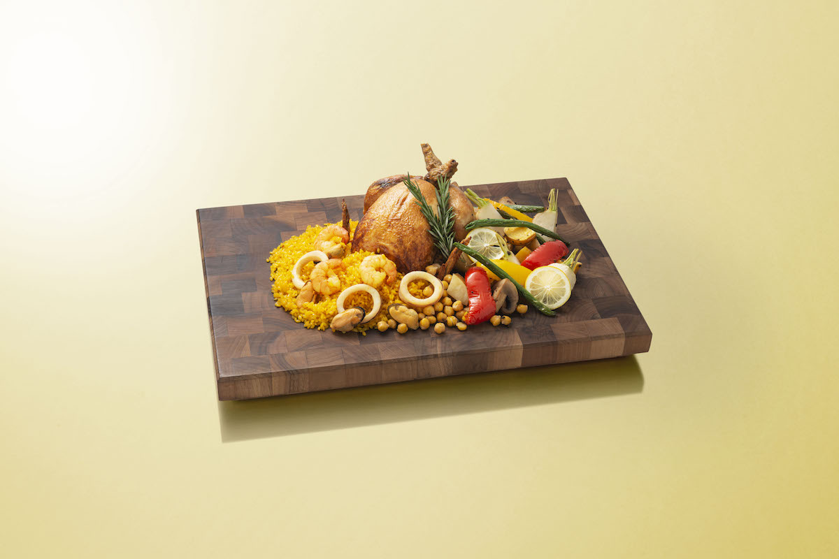 マヨルカ 魚介の旨味たっぷり!マヨルカ特製パエリアを詰めた、 スパイス&ハーブのローストチキン/6,901 円