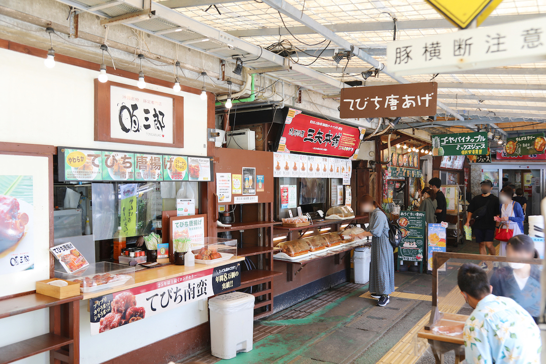 海外の屋台街のような活気ある雰囲気が楽しい