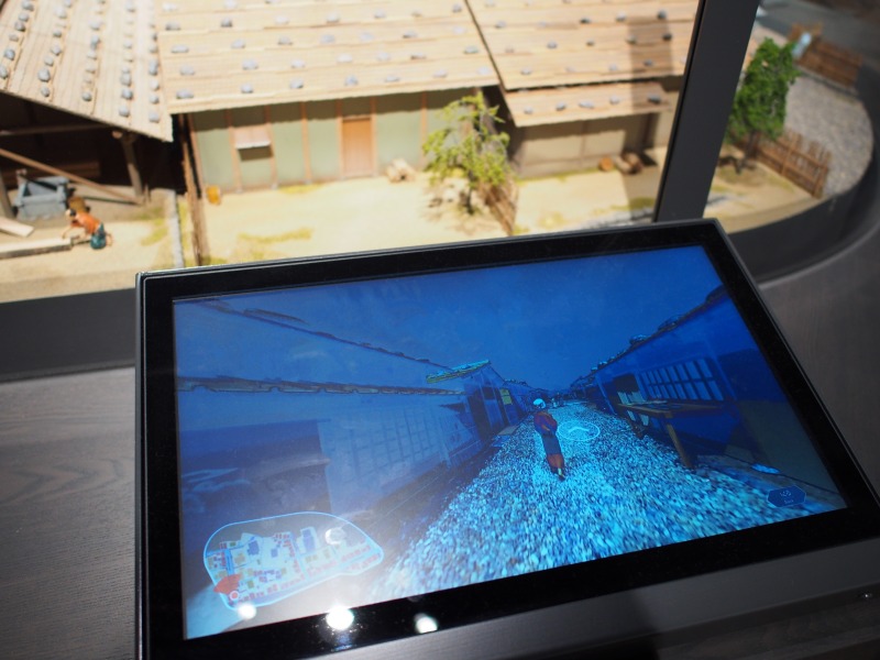 タブレットの画面を通して当時の城下町の様子を体感