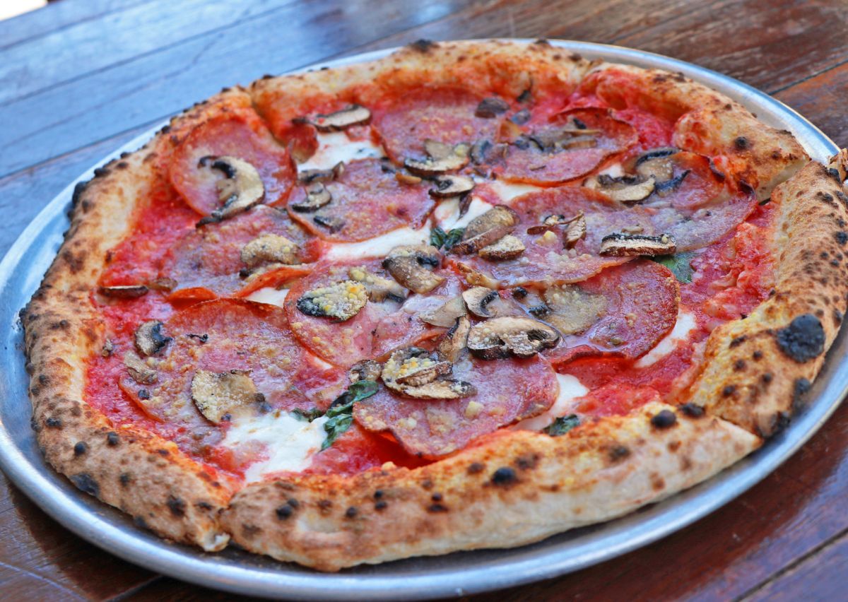 「イタリアンサラミピザ」$16