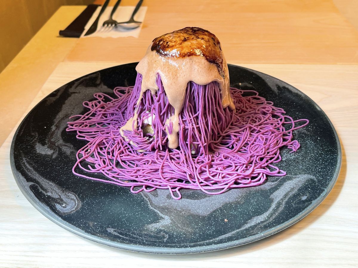 お芋のモンブラン 紫 1580円、ブリュレトッピング 100円