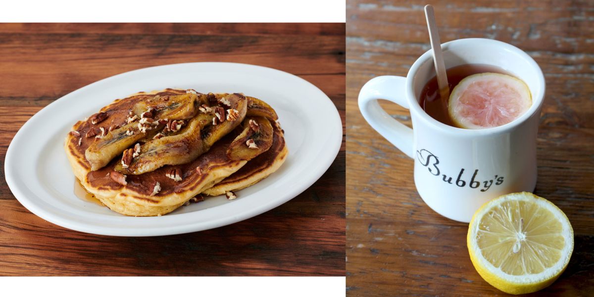 （写真左）ソテーバナナとピーカンナッツのパンケーキ 1400円 （右）ホットレモネード 000円