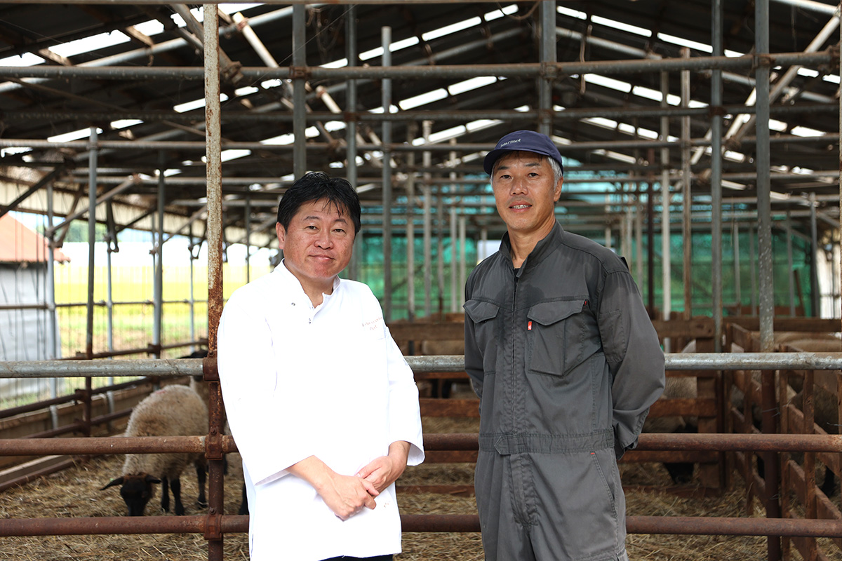 月山高原花沢ファームの丸山さん（右）と奥田シェフ