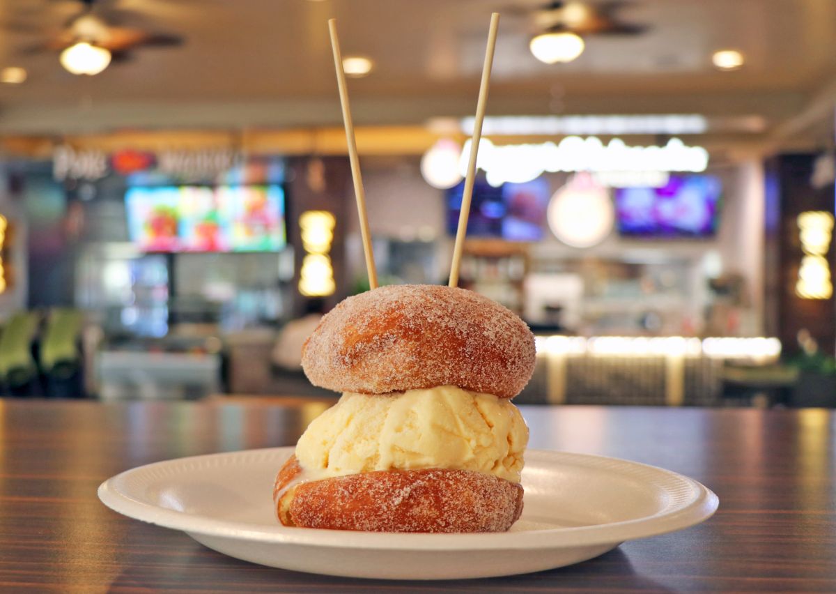 「マラサダ・アイスクリーム・サンドイッチ」$8