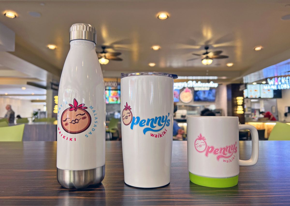 「ウォーターボトル、タンブラー、マグ」各$17.99