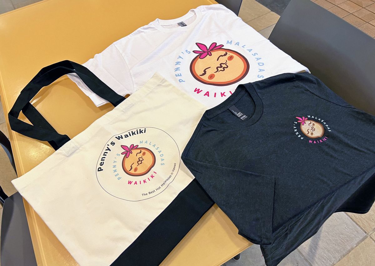 「トートバッグ、Tシャツ」各$24.99