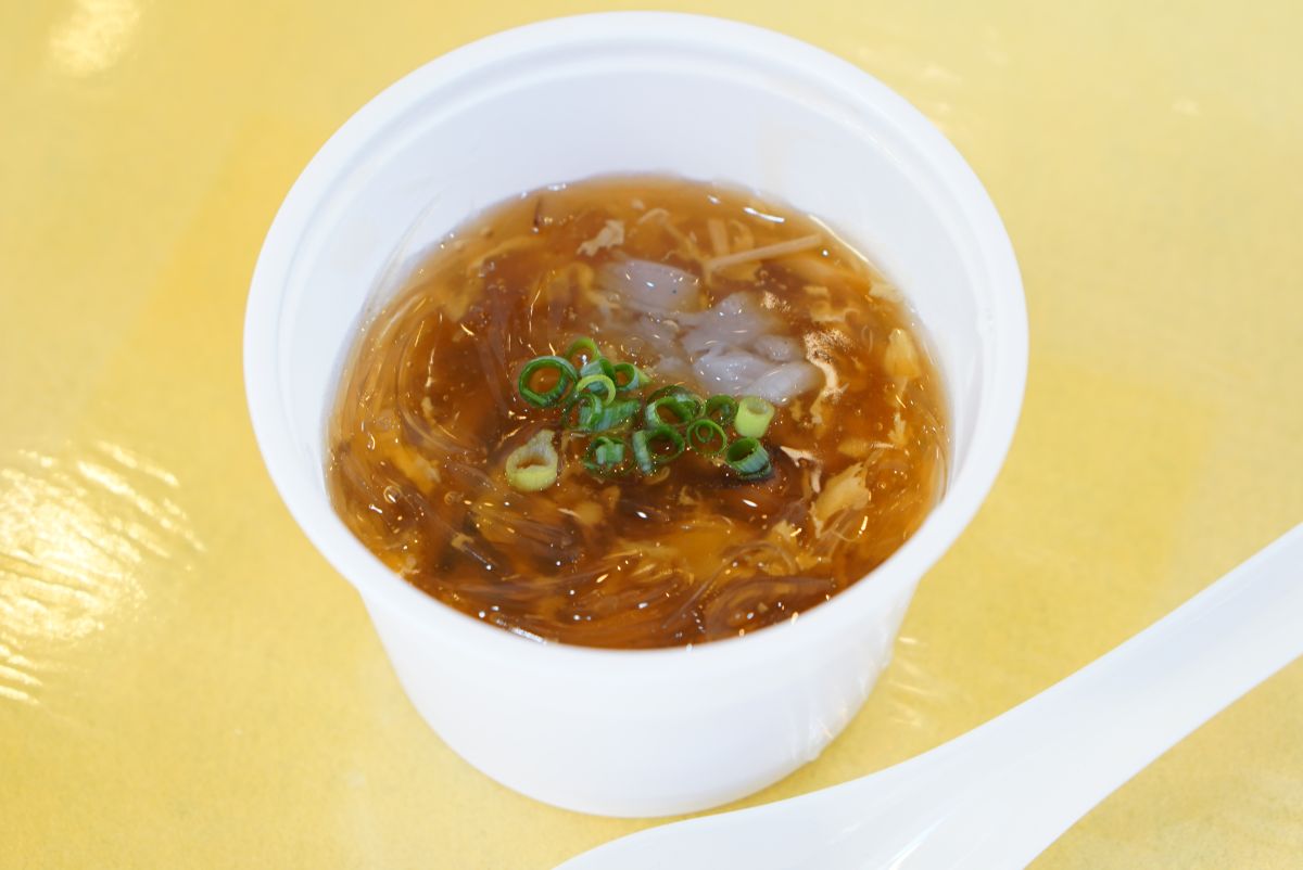 「黄金のふかひれスープ」350円