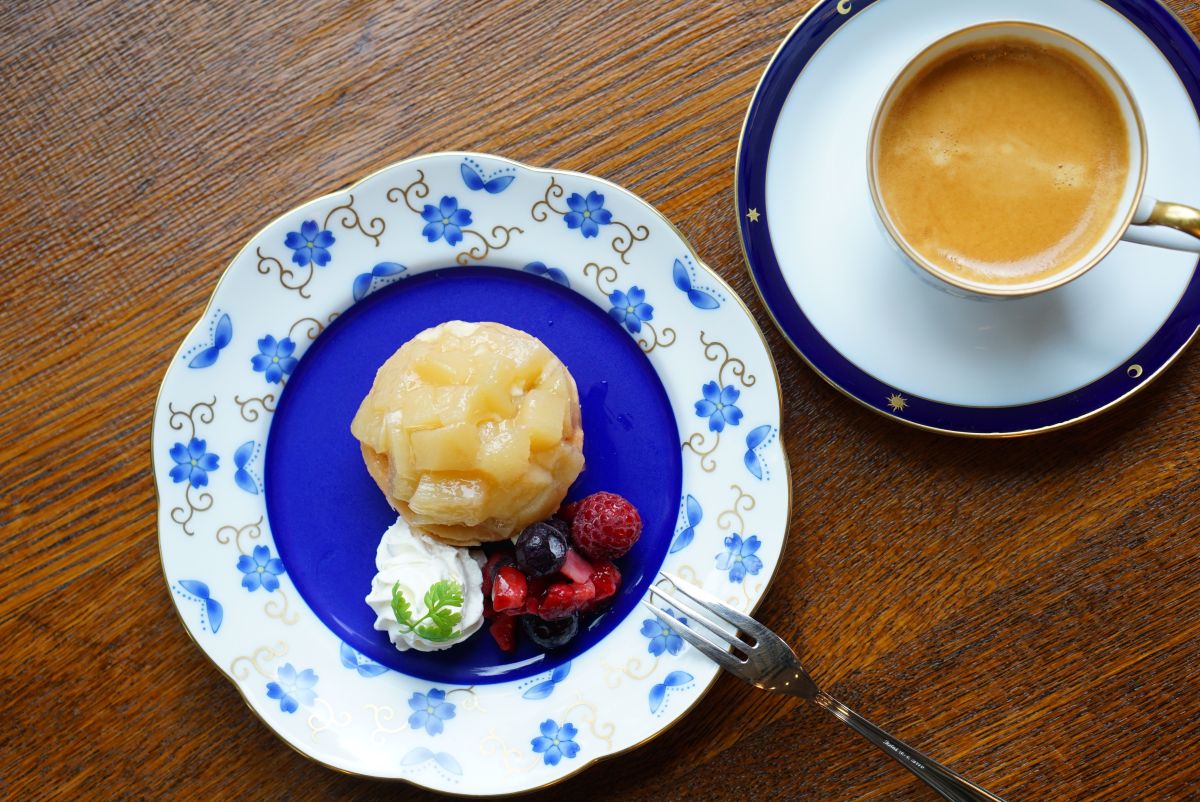 「桃のタルト」650円(ドリンクとセットの場合は100円引き)